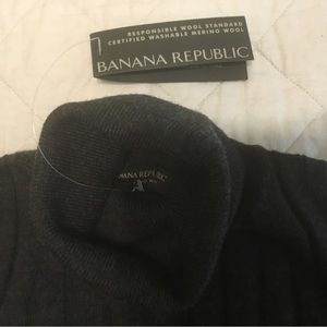 Brand new NWT XXS Banana Republic merino wool grey turtleneck